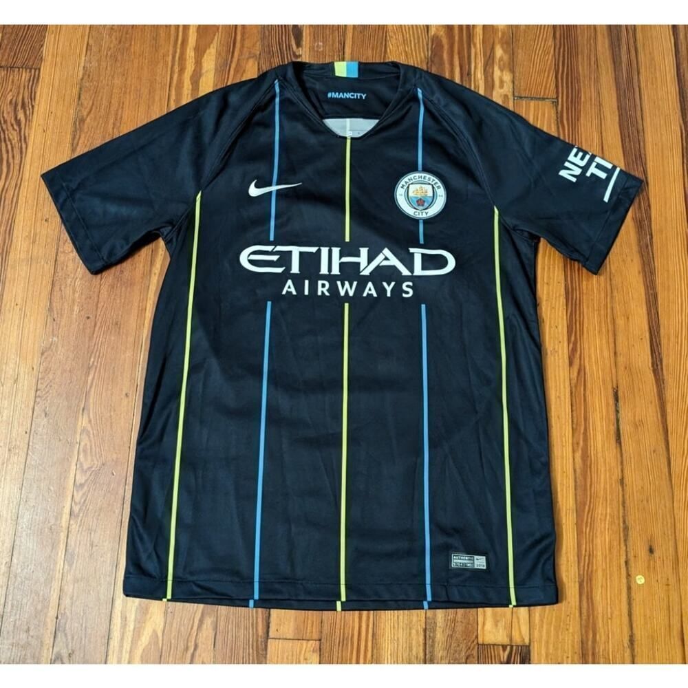 Nike Manchester City Dri-Fit Mens Medium Etihad Airways in good condition.